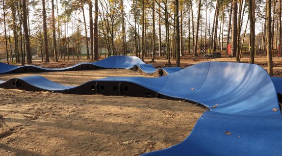 Carril de bicicleta Pumptrack hecho de módulos