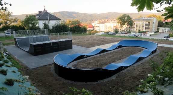 Mini rampa y pumptrack modular en Sanok 