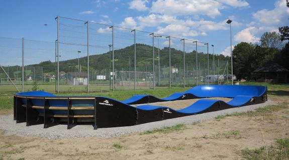 Carril de bicicleta Pumptrack hecho de módulos