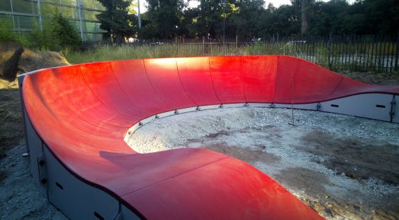 Pump track adapted for skateboarding