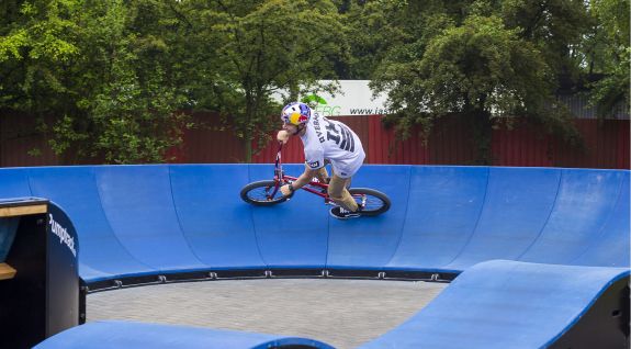 BMX se muestra en la galería de compras