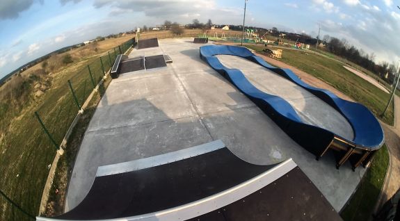 Carril de bicicleta Pumptrack hecho de módulos